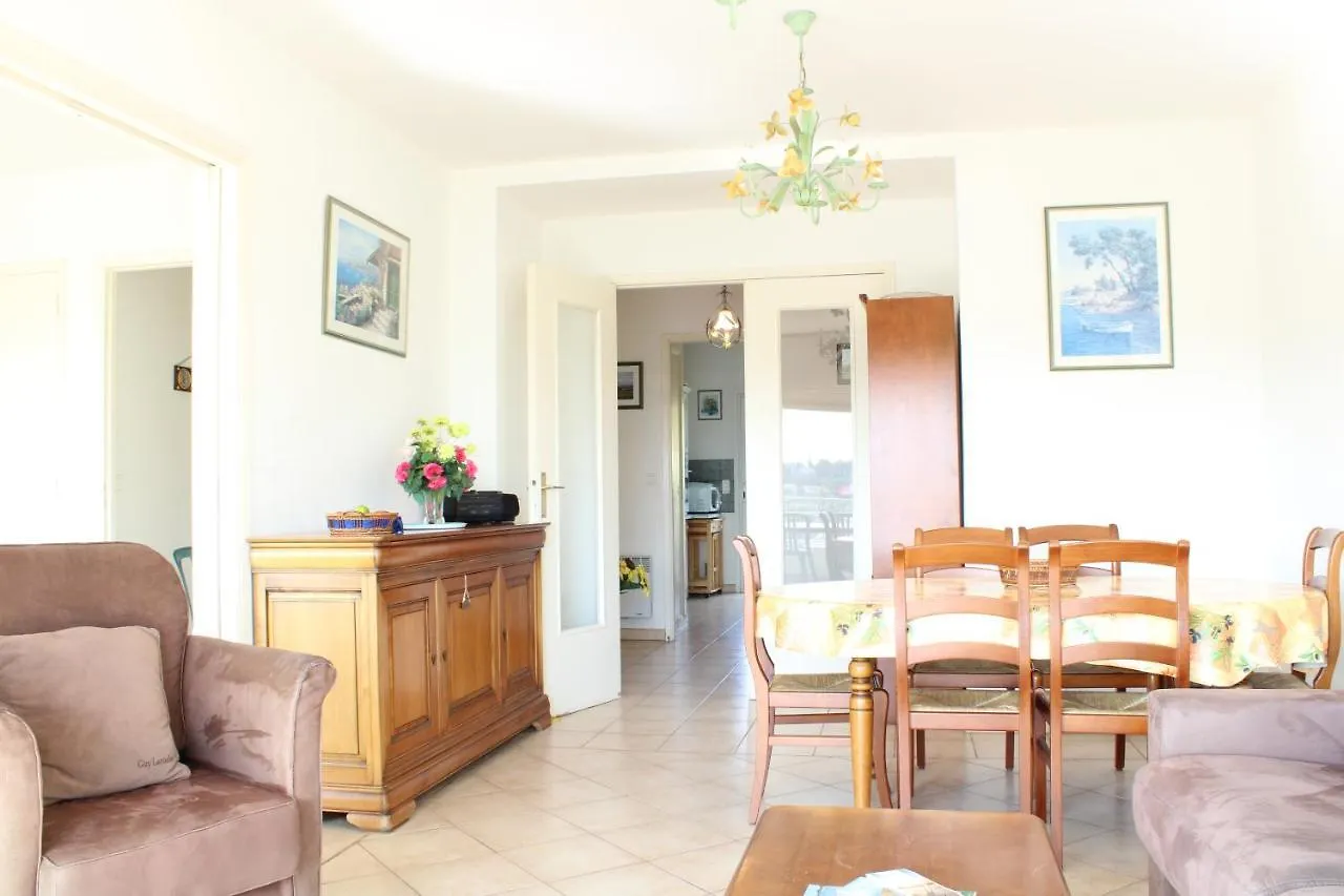 Grand Résidence: Spacious Apartment near Beach with Pool Cavalaire-sur-Mer 0*,  France