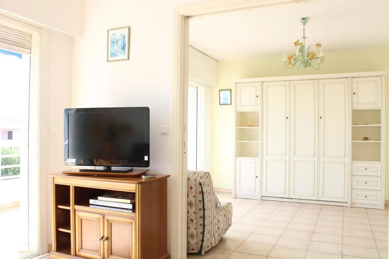 Grand Résidence: Spacious Apartment near Beach with Pool Cavalaire-sur-Mer